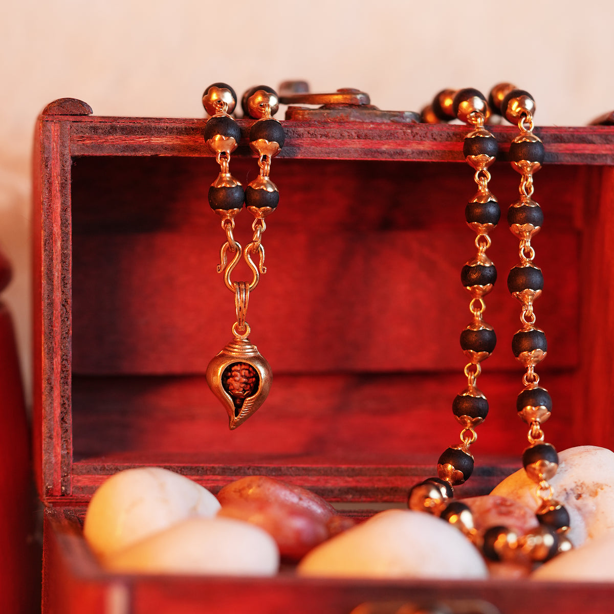 Karungali Mala – 8mm | 54 Beads | Pure Panchaloham Madikkanni Capping with Shank Locket