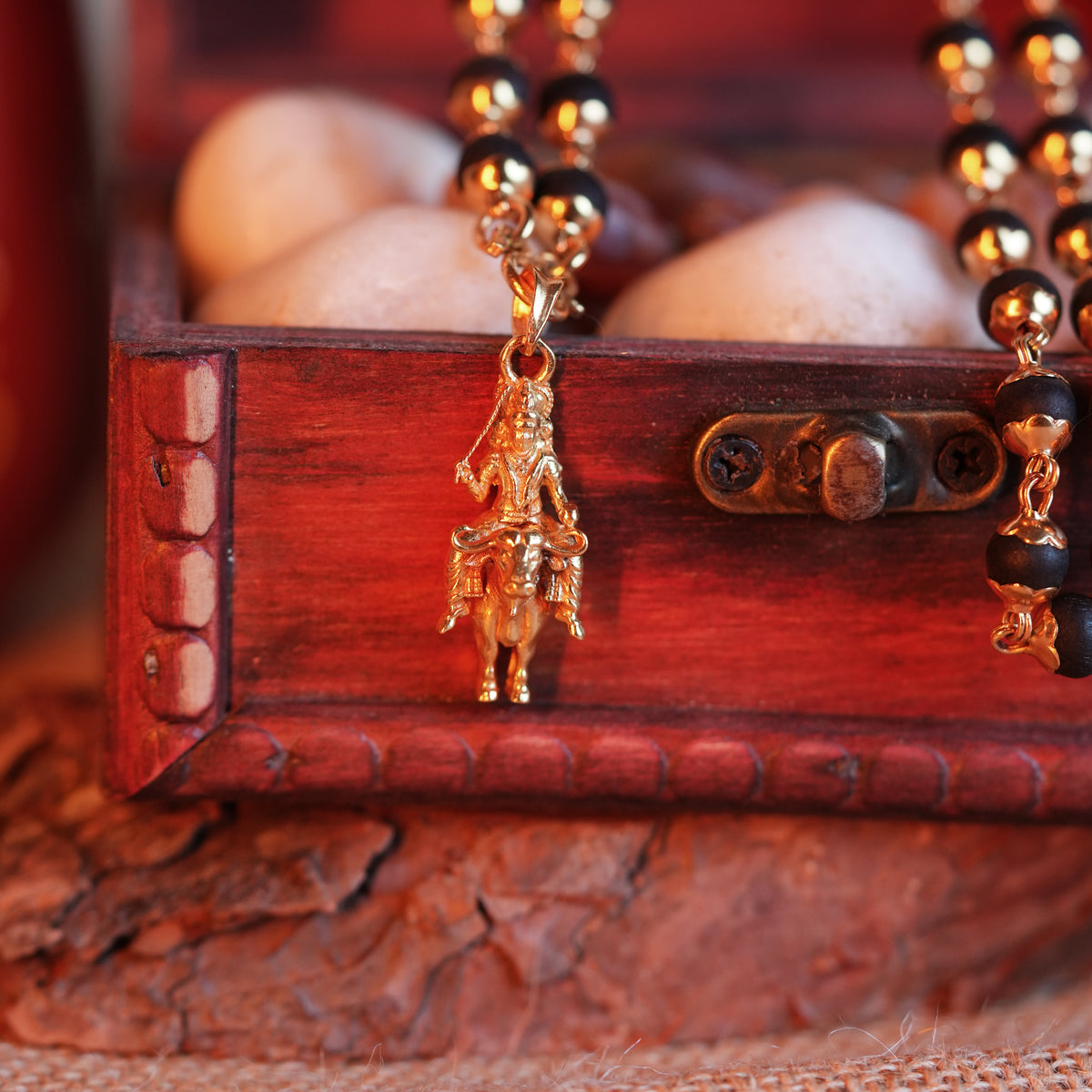 Karungali Maala - 8mm | 54 beads | Pure Panchaloham Madikkanni Capping with Plain Vishnumaya Pendant
